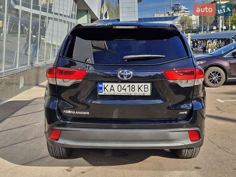 Внедорожник / Кроссовер Toyota Highlander 2018 в Киеве