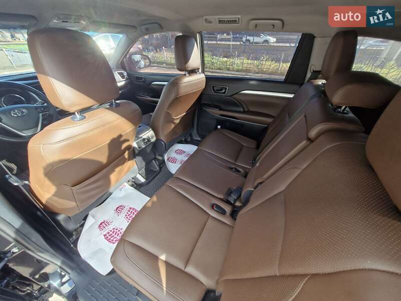 Внедорожник / Кроссовер Toyota Highlander 2018 в Киеве