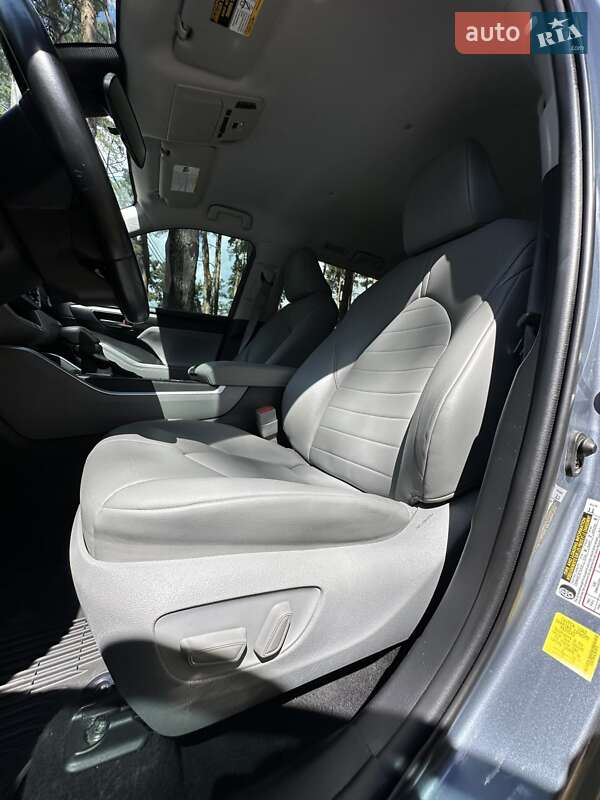 Позашляховик / Кросовер Toyota Highlander 2020 в Білогородці