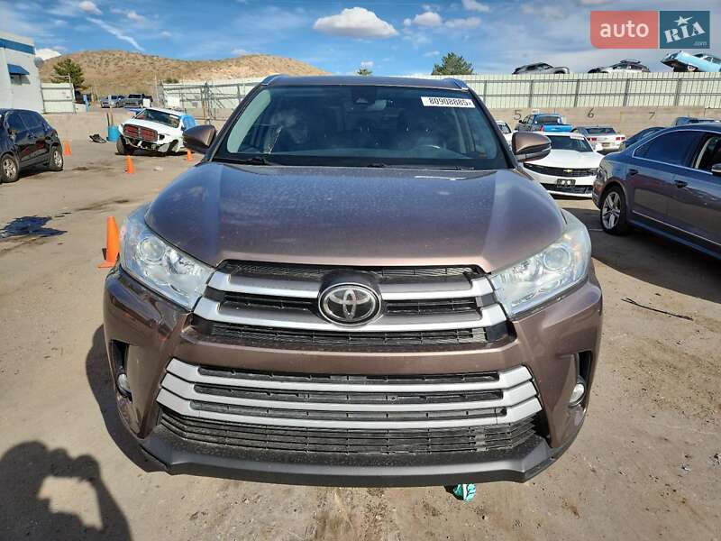 Внедорожник / Кроссовер Toyota Highlander 2018 в Киеве