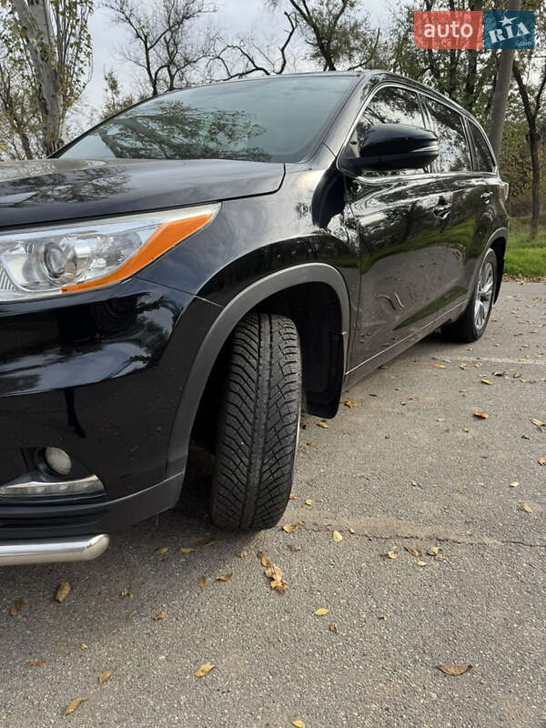 Позашляховик / Кросовер Toyota Highlander 2014 в Кривому Розі