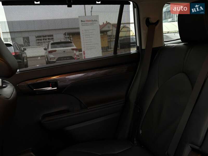 Внедорожник / Кроссовер Toyota Highlander 2023 в Киеве