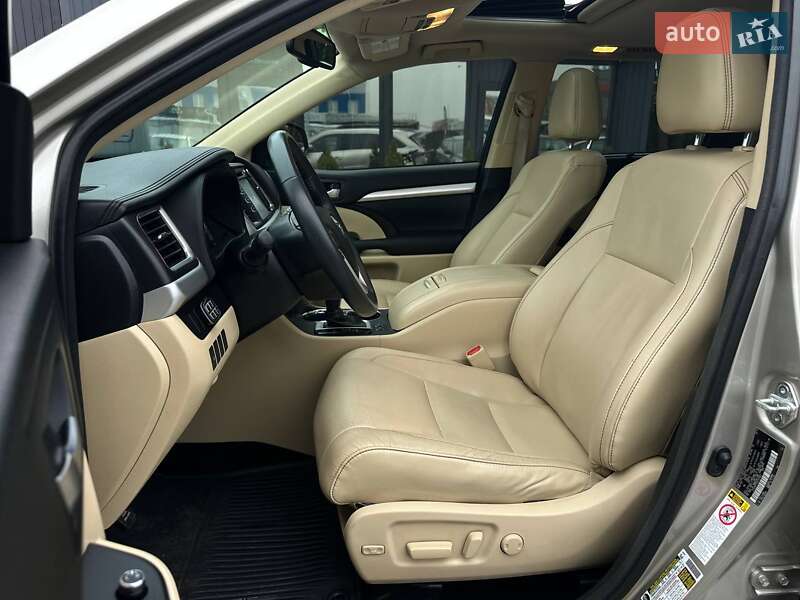 Внедорожник / Кроссовер Toyota Highlander 2016 в Киеве