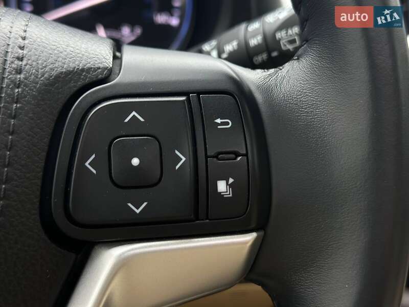 Внедорожник / Кроссовер Toyota Highlander 2016 в Киеве