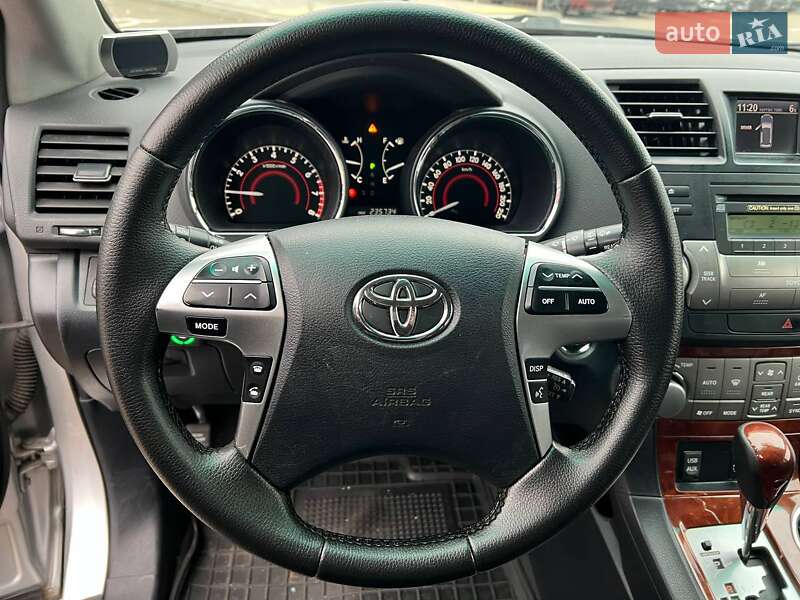 Внедорожник / Кроссовер Toyota Highlander 2011 в Киеве