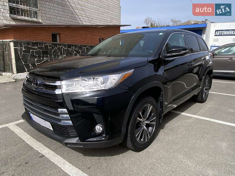 Внедорожник / Кроссовер Toyota Highlander 2018 в Киеве