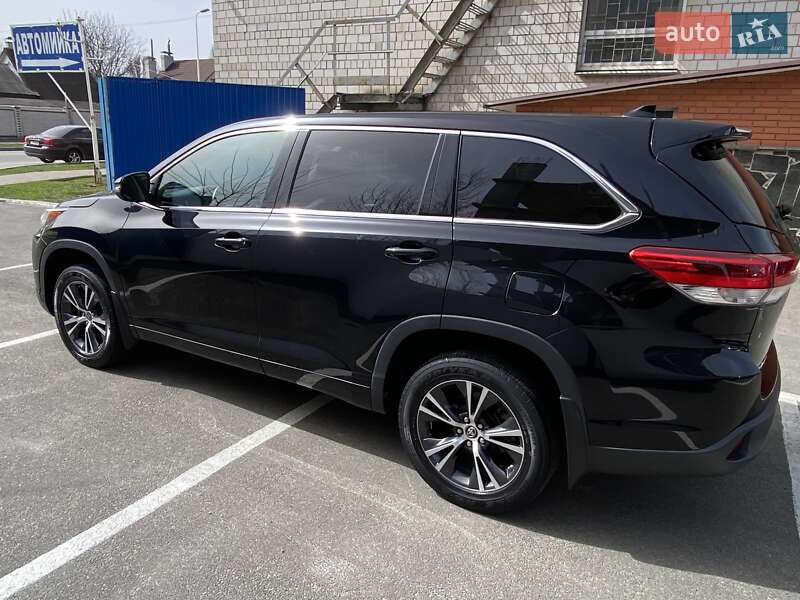 Внедорожник / Кроссовер Toyota Highlander 2018 в Киеве