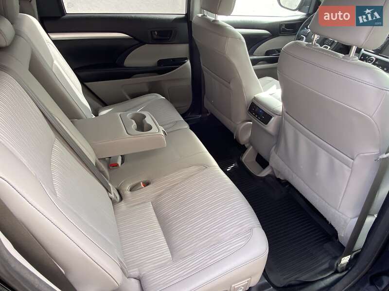 Внедорожник / Кроссовер Toyota Highlander 2018 в Киеве