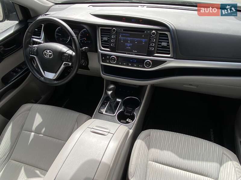 Внедорожник / Кроссовер Toyota Highlander 2018 в Киеве