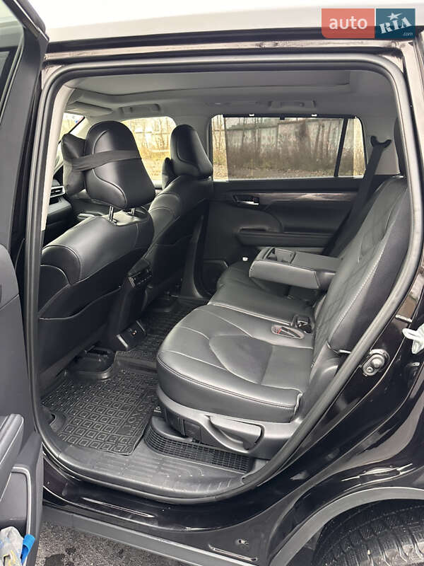Внедорожник / Кроссовер Toyota Highlander 2021 в Киеве