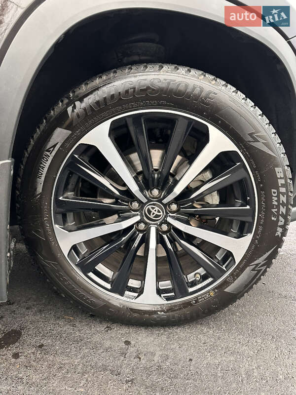 Внедорожник / Кроссовер Toyota Highlander 2021 в Киеве