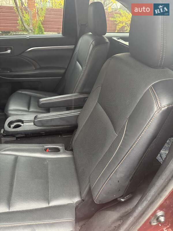 Позашляховик / Кросовер Toyota Highlander 2019 в Луцьку