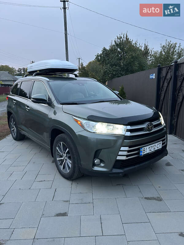 Позашляховик / Кросовер Toyota Highlander 2017 в Лубнах