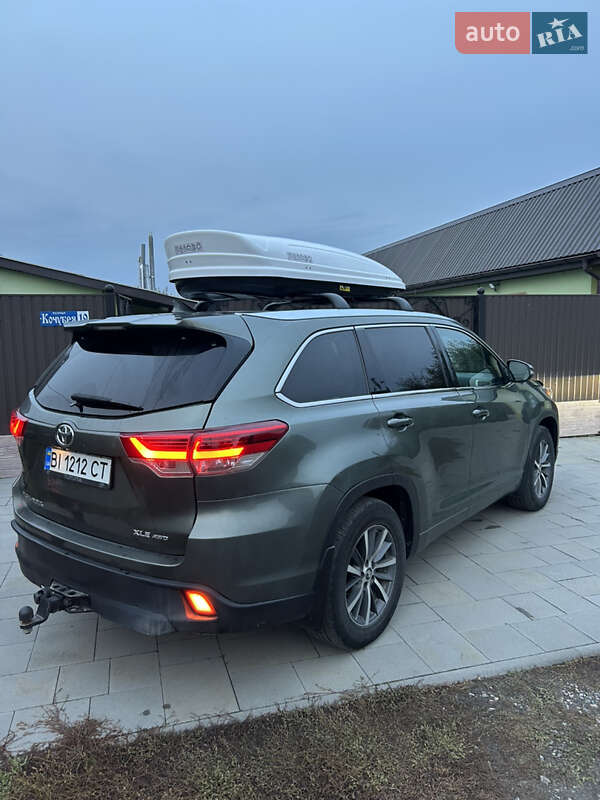 Позашляховик / Кросовер Toyota Highlander 2017 в Лубнах