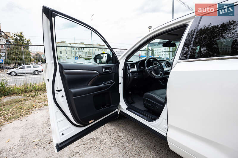 Позашляховик / Кросовер Toyota Highlander 2019 в Києві фото 47 Позашляховик / Кросовер Toyota Highlander 2019 в Києві