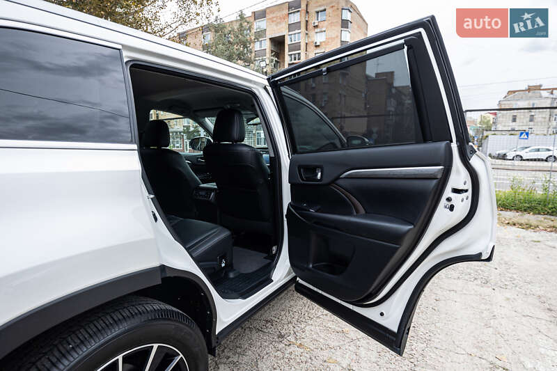 Позашляховик / Кросовер Toyota Highlander 2019 в Києві фото 60 Позашляховик / Кросовер Toyota Highlander 2019 в Києві