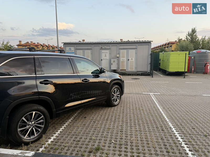 Внедорожник / Кроссовер Toyota Highlander 2017 в Киеве фото 7 Внедорожник / Кроссовер Toyota Highlander 2017 в Киеве