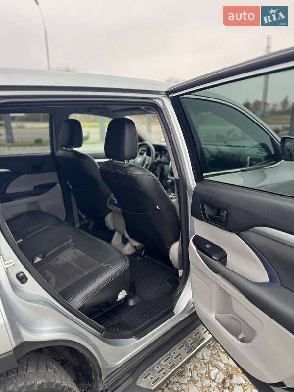 Внедорожник / Кроссовер Toyota Highlander 2017 в Бродах