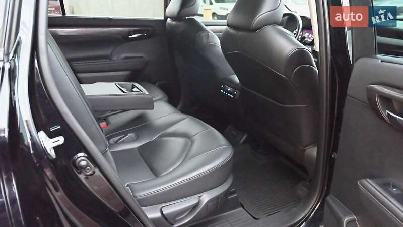 Внедорожник / Кроссовер Toyota Highlander 2020 в Киеве