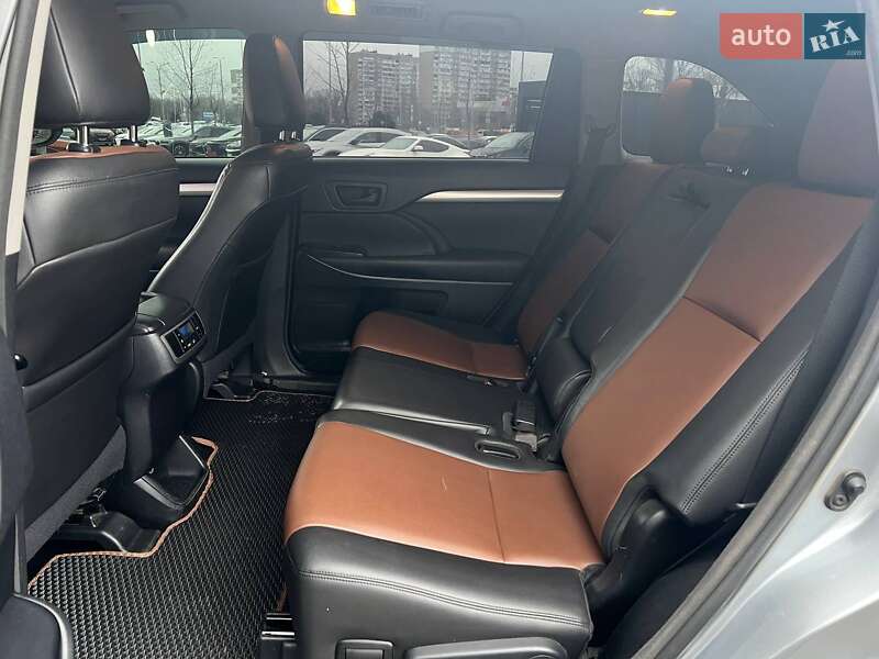 Внедорожник / Кроссовер Toyota Highlander 2014 в Киеве