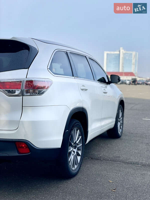 Внедорожник / Кроссовер Toyota Highlander 2016 в Киеве