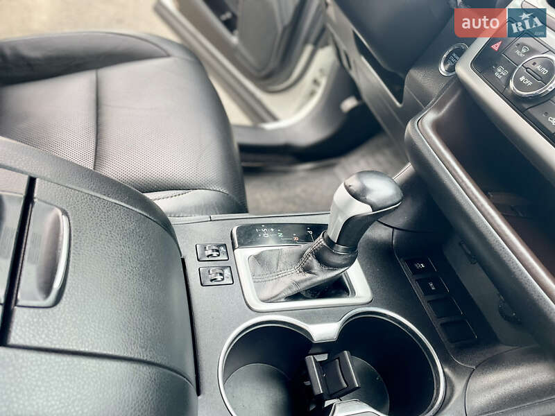 Внедорожник / Кроссовер Toyota Highlander 2016 в Киеве