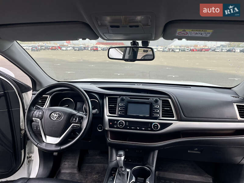 Внедорожник / Кроссовер Toyota Highlander 2016 в Киеве