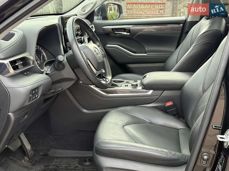 Внедорожник / Кроссовер Toyota Highlander 2022 в Киеве