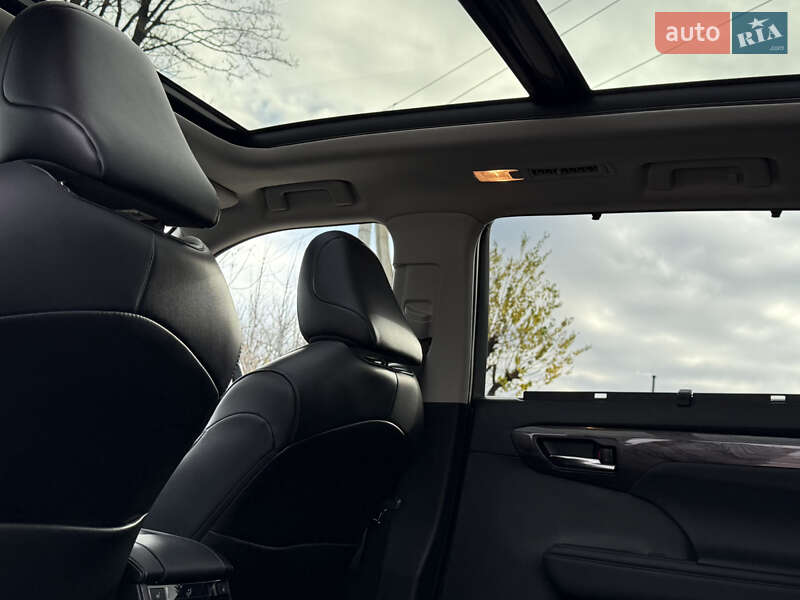 Внедорожник / Кроссовер Toyota Highlander 2022 в Киеве
