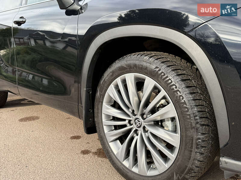 Внедорожник / Кроссовер Toyota Highlander 2022 в Киеве