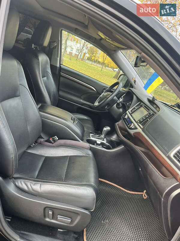 Внедорожник / Кроссовер Toyota Highlander 2016 в Киеве фото 14 Внедорожник / Кроссовер Toyota Highlander 2016 в Киеве