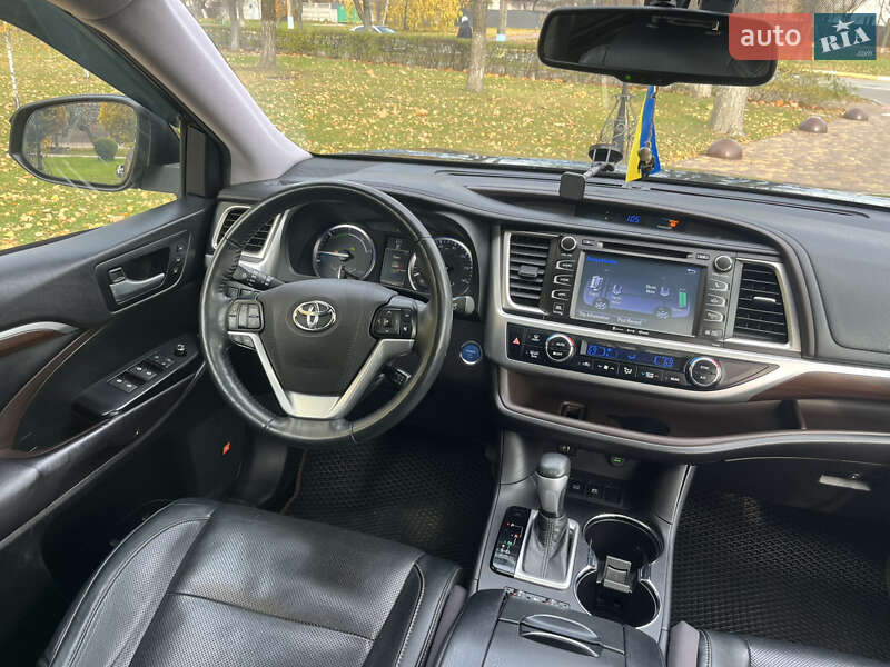 Внедорожник / Кроссовер Toyota Highlander 2016 в Киеве фото 15 Внедорожник / Кроссовер Toyota Highlander 2016 в Киеве