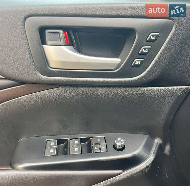 Внедорожник / Кроссовер Toyota Highlander 2016 в Киеве фото 20 Внедорожник / Кроссовер Toyota Highlander 2016 в Киеве