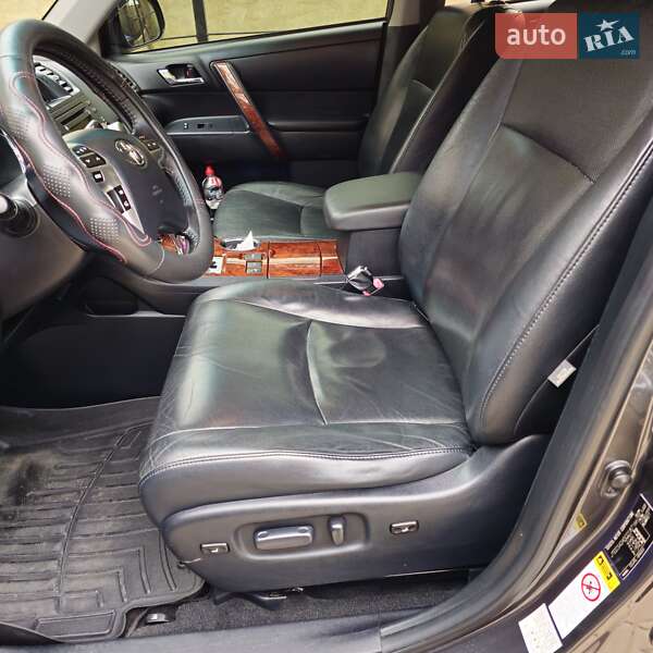Внедорожник / Кроссовер Toyota Highlander 2011 в Одессе