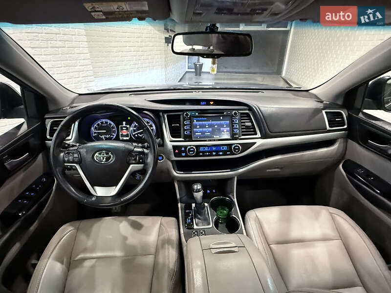 Внедорожник / Кроссовер Toyota Highlander 2016 в Одессе