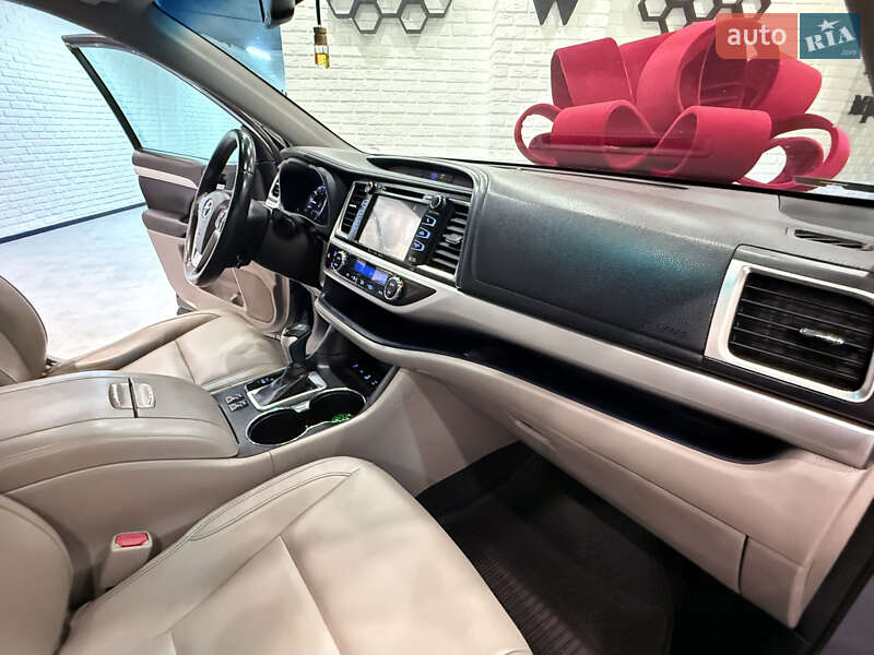 Внедорожник / Кроссовер Toyota Highlander 2016 в Одессе