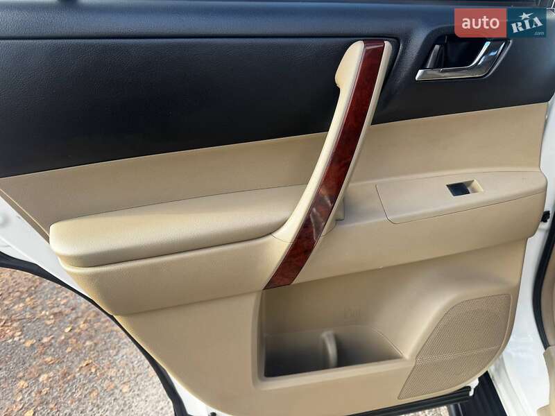 Внедорожник / Кроссовер Toyota Highlander 2012 в Ахтырке фото 28 Внедорожник / Кроссовер Toyota Highlander 2012 в Ахтырке