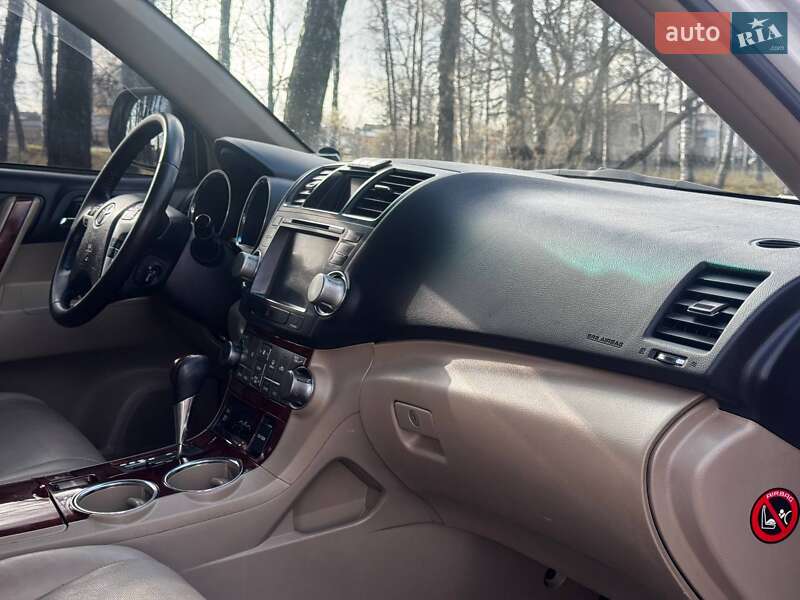 Внедорожник / Кроссовер Toyota Highlander 2012 в Ахтырке фото 33 Внедорожник / Кроссовер Toyota Highlander 2012 в Ахтырке