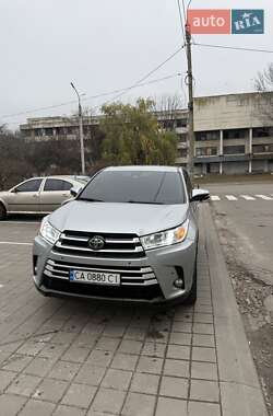 Внедорожник / Кроссовер Toyota Highlander 2018 в Черкассах