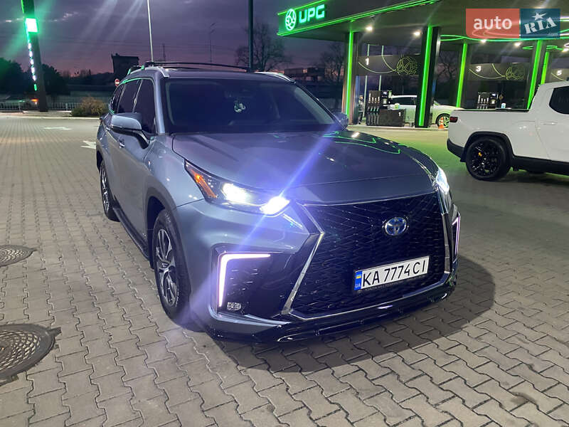 Внедорожник / Кроссовер Toyota Highlander 2022 в Киеве