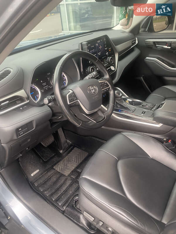 Внедорожник / Кроссовер Toyota Highlander 2022 в Киеве