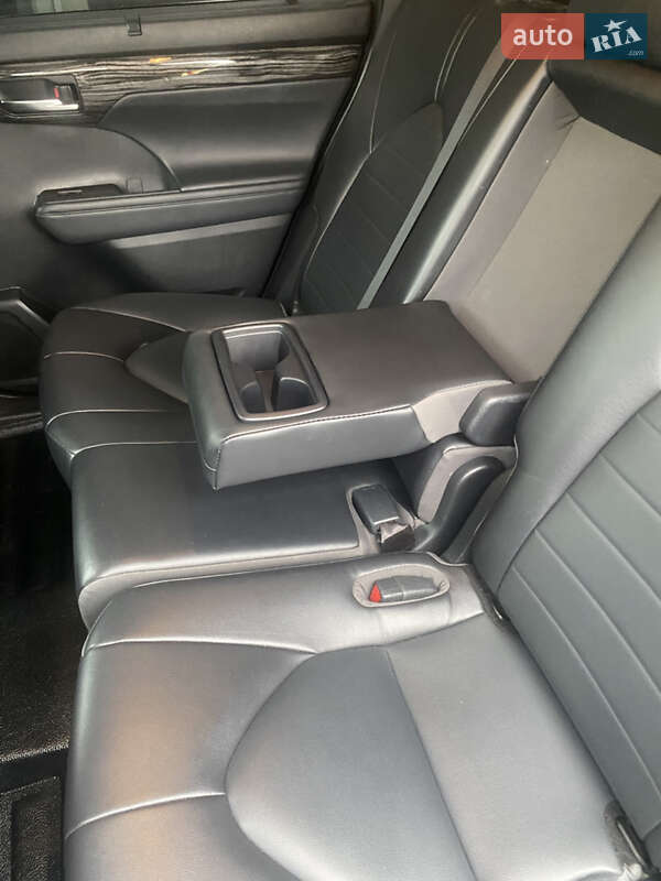 Внедорожник / Кроссовер Toyota Highlander 2022 в Киеве