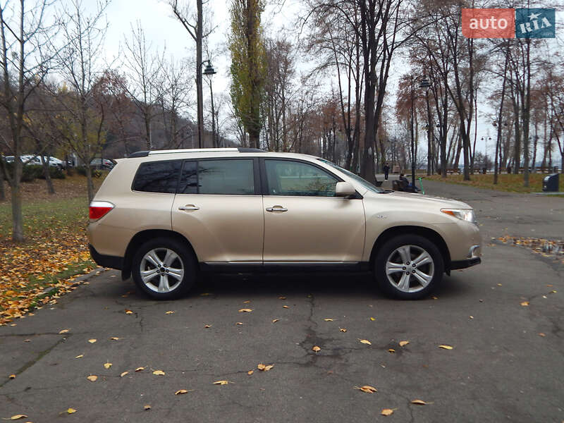 Внедорожник / Кроссовер Toyota Highlander 2010 в Киеве