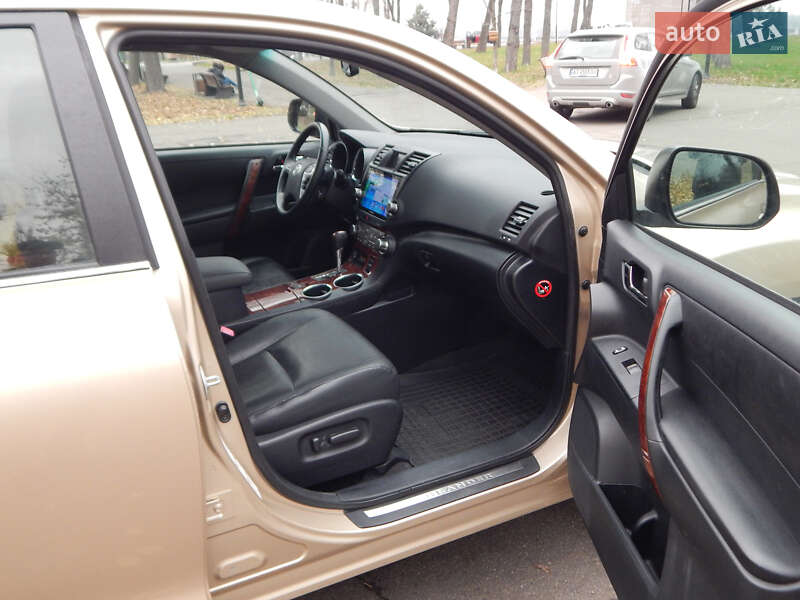 Внедорожник / Кроссовер Toyota Highlander 2010 в Киеве