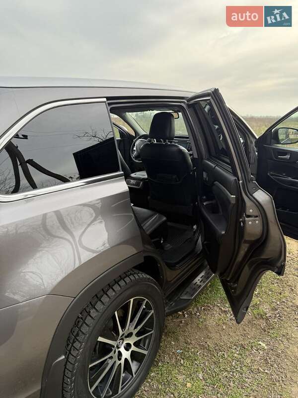 Внедорожник / Кроссовер Toyota Highlander 2019 в Белгороде-Днестровском
