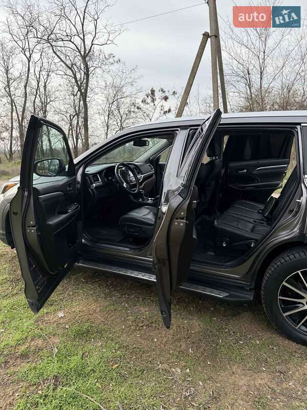 Внедорожник / Кроссовер Toyota Highlander 2019 в Белгороде-Днестровском