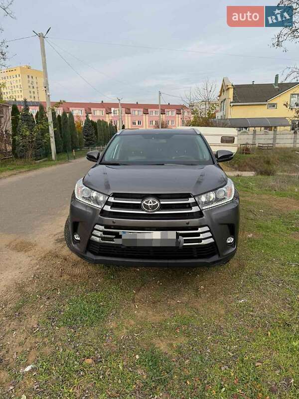 Внедорожник / Кроссовер Toyota Highlander 2019 в Белгороде-Днестровском