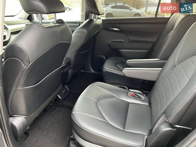 Внедорожник / Кроссовер Toyota Highlander 2020 в Киеве