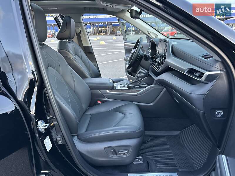 Внедорожник / Кроссовер Toyota Highlander 2021 в Киеве