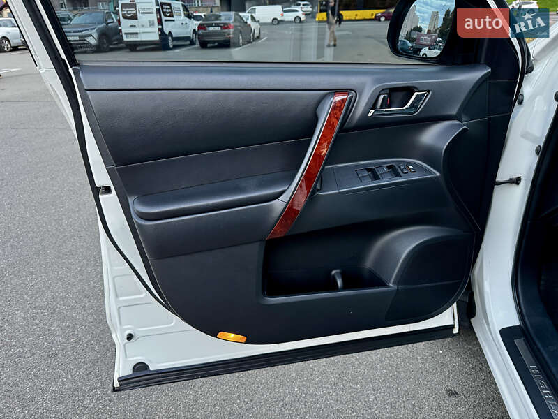 Внедорожник / Кроссовер Toyota Highlander 2012 в Киеве